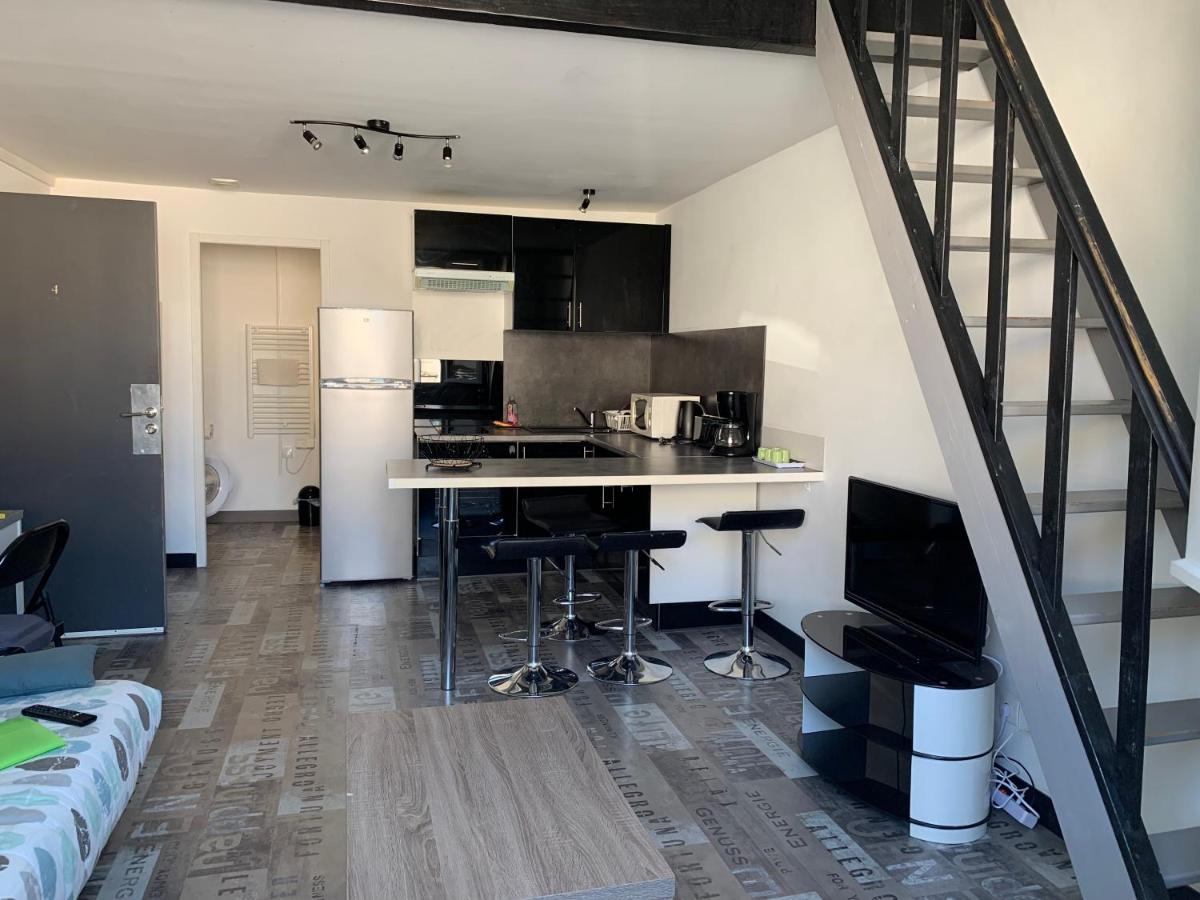 Appartement Tout Confort En Mezzanine A 20Mn A Pied Du Centre-Ville Avec Tv Et Wifi La Rochelle  Exterior photo