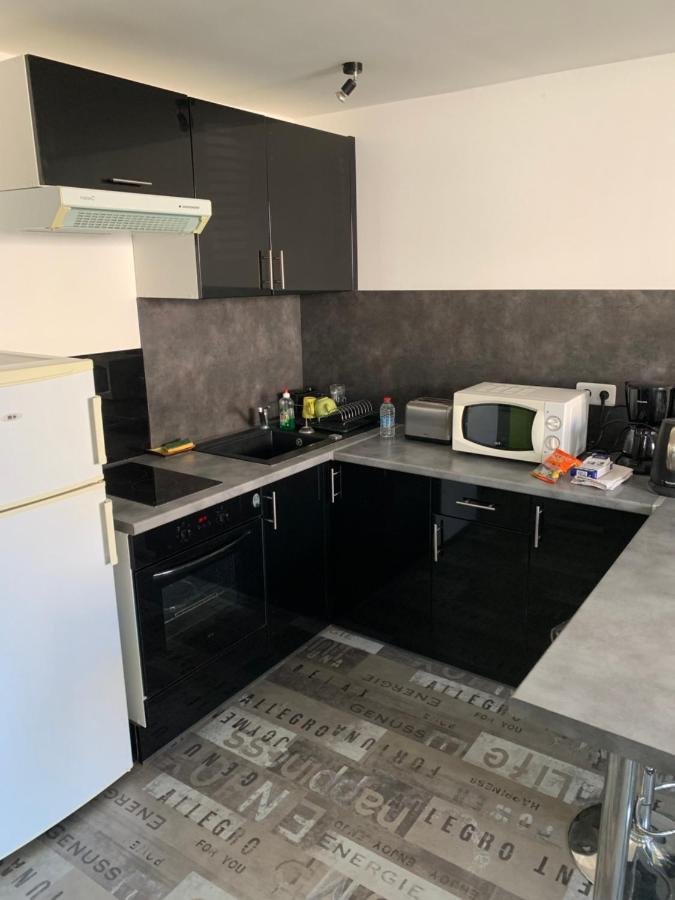 Appartement Tout Confort En Mezzanine A 20Mn A Pied Du Centre-Ville Avec Tv Et Wifi La Rochelle  Exterior photo