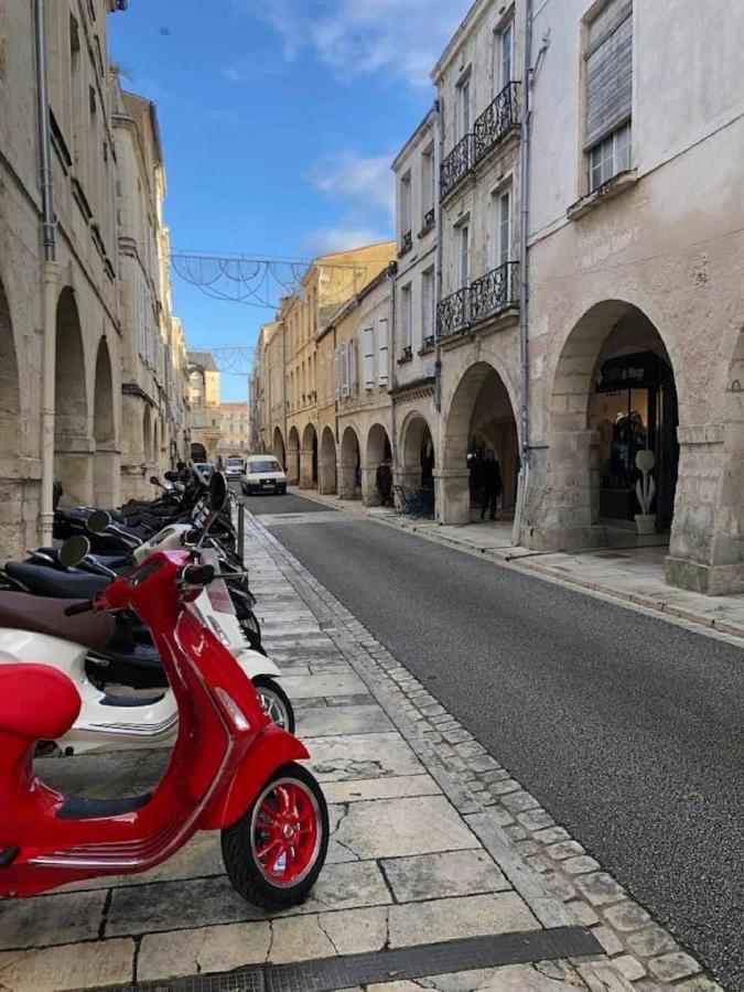 Appartement Tout Confort En Mezzanine A 20Mn A Pied Du Centre-Ville Avec Tv Et Wifi La Rochelle  Exterior photo